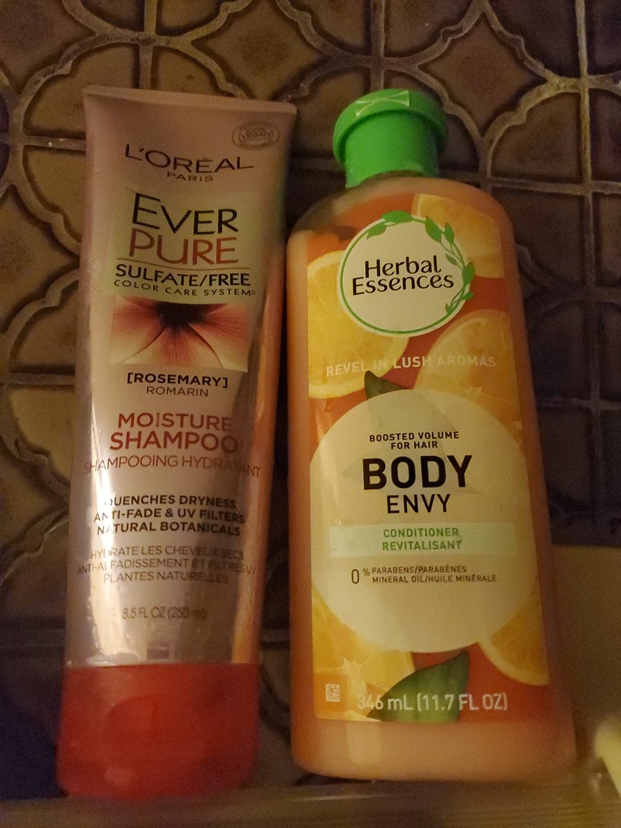 GetDatQweeta's tweet image. Best #hair #shampoo &amp;amp; #conditioner combo right here, y'all!! Dat #herbalessences body envy shampoo makin ur grl wanna eat herself right now😉🤣🍑🍍 #haircare #allnatural #health #shower #bath #beauty #belleza #fashion #selflove #fun #love #loreal