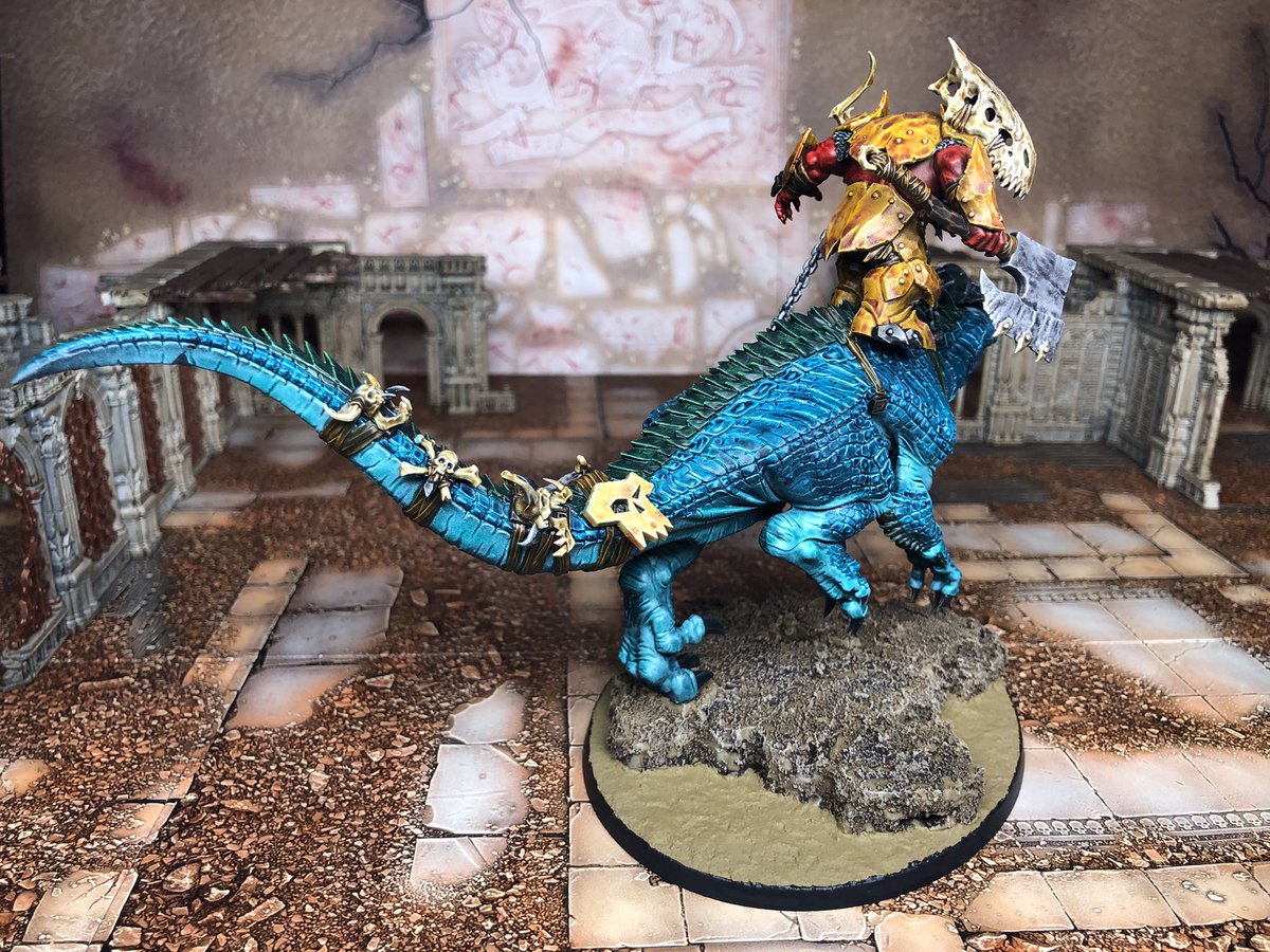 MiraWoofWoof's tweet photo. @WarComTeam “It’s one of dem flashy gits wit a big un sword... think I take Da sword for meself... HERE WE GO HERE WE GO HERE WE GO!!! #WarhammerCommunity #PaintingWarhammer https://t.co/D6UPVpkzdW