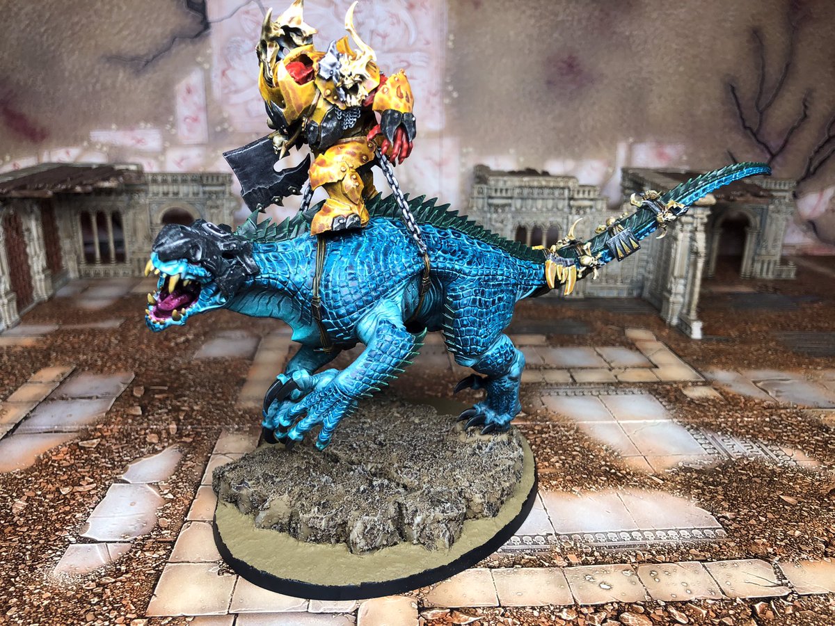 MiraWoofWoof's tweet photo. @WarComTeam “It’s one of dem flashy gits wit a big un sword... think I take Da sword for meself... HERE WE GO HERE WE GO HERE WE GO!!! #WarhammerCommunity #PaintingWarhammer https://t.co/D6UPVpkzdW