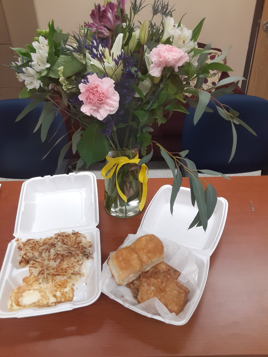 Murray_Educator's tweet photo. @CarawayES_AISD @DrA_Marshall Thank you for an amazing week! I'm grateful for the opportunity to SERVE as your assistant principal. https://t.co/5mAZxtod1o