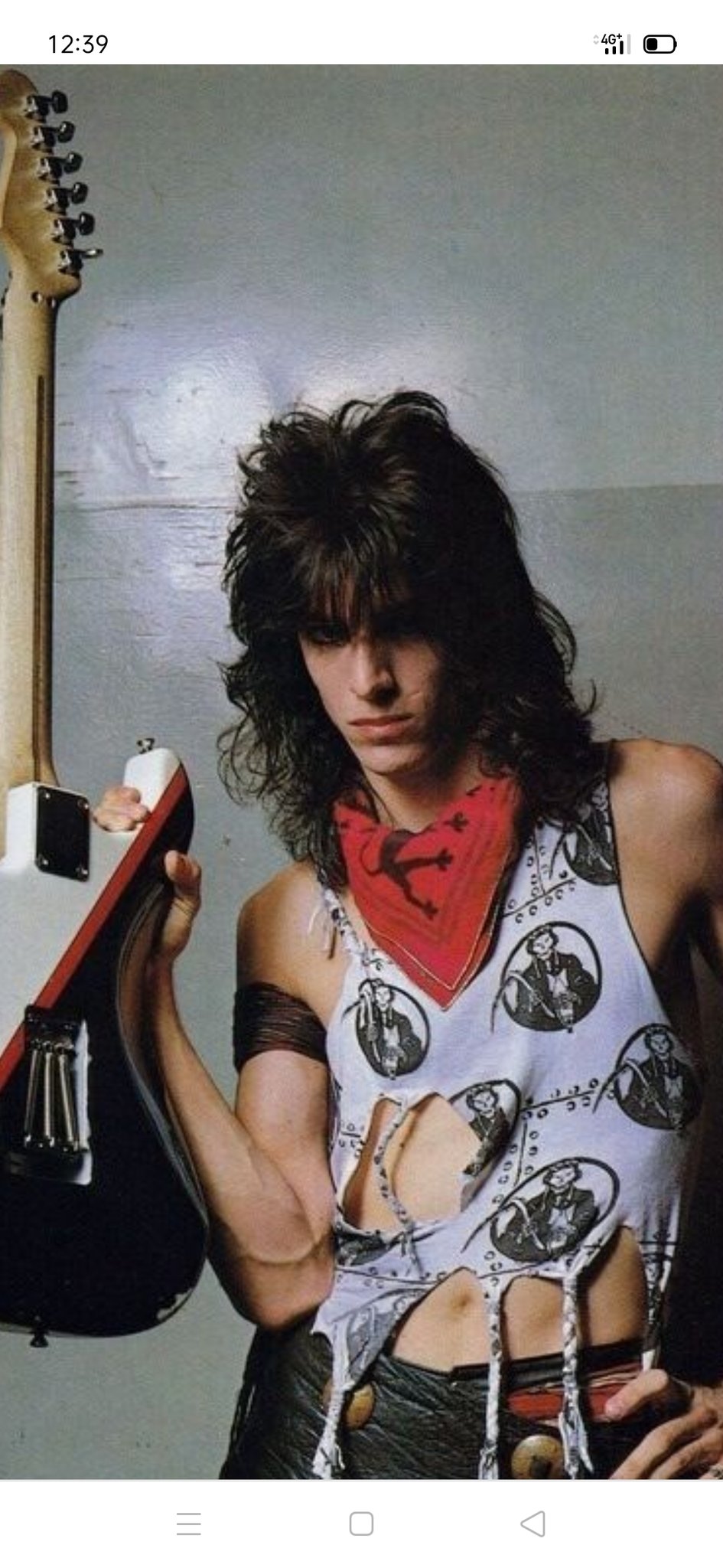 Happy Birthday Warren DeMartini
(Born 10 April, 1963)         