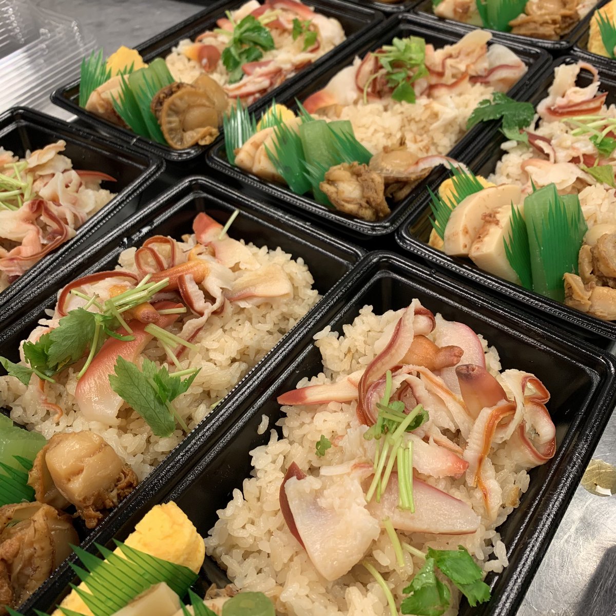 大川魚店 この週末 道の駅よつくら港 四倉本店も では 新商品 ほっき飯弁当 を販売します 活ほっき貝から出汁をとった地元の漁師飯 数量限定ですのでお早めにご利用下さい 大川魚店 道の駅よつくら港 ほっき飯 数量限定
