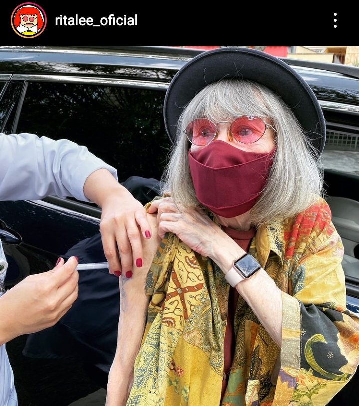 ATENÇÃO, PESSOAL! Nossa Hayley Williams-do-futuro-e-brasileira foi vacinada. 🥰