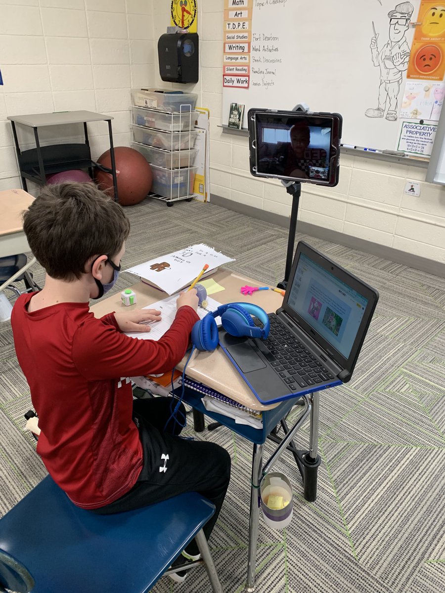 MrWilliams109's tweet image. There are many ways to solve remote learning challenges. Sometimes your partner needs to quarantine. ⁦@EdisonD205⁩ #remotelearning #justanotherday #igniteD205