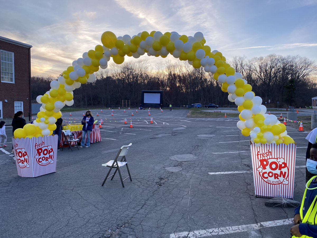 Hawk_Principal's tweet photo. Setting up for the first ever Harrington Drive Movie Night #ET so much fun!! #popcorn #candy #harrythehawk @lexingtonsuper https://t.co/wZaIKol28w