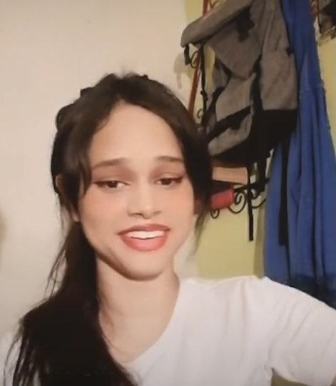 AlexMNews's tweet photo. Una hermosa foto de Alex riendo en Live de hoy https://t.co/WmvlgGFBqX