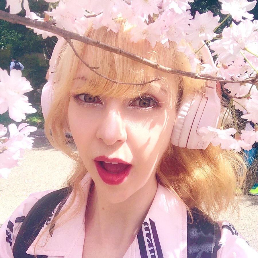 Twoucan 外人モデル の注目ツイート イラスト マンガ コスプレ モデル