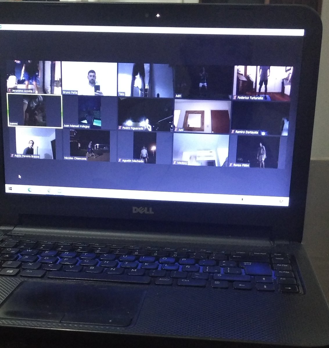 Hay orden de no aflojar entrenamiento por Zoom!! <a href="/chorrofc/">EL CHORRO F.C.</a> <a href="/LUD_Oficial/">Liga Universitaria de Deportes</a> <a href="/Stoian_Cristoff/">Stoian Cristoff</a>