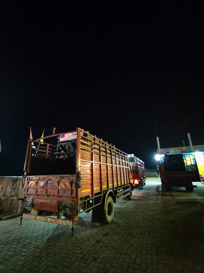 wti_org_india's tweet photo. With multiple stops through the night to  monitor the #rhinos, the convoy reaches its destination #ManasTigerReserve 
Fulfilling our commitment on #BringingBackManas with 3 more #rehabilitated #rhinos fm #CWRC 
#AssamPride
@vivek4wild @sarbanandsonwal https://t.co/z6rWS4shqD