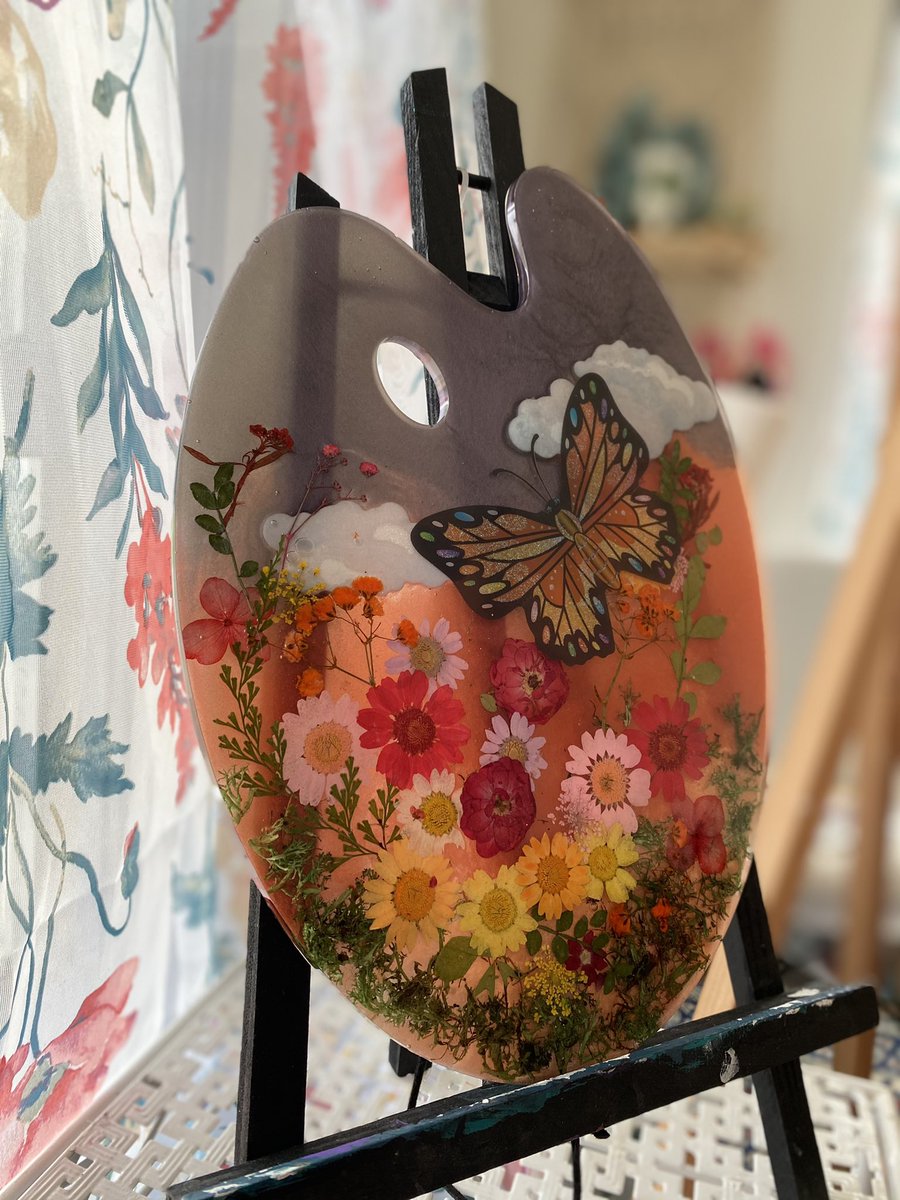 logananhorn's tweet image. This... is THE ONE! 🌼🌹🌷🌸🌺🥀

Dylan told me to put anything floral, pertaining to nature/butterflies/clouds... and that was right up my ally. I LOVE this one!! 

Link below to order a custom one (hint hint- they’re on sale 😉 )

customizedbylogan.squarespace.com/shop 
🦋