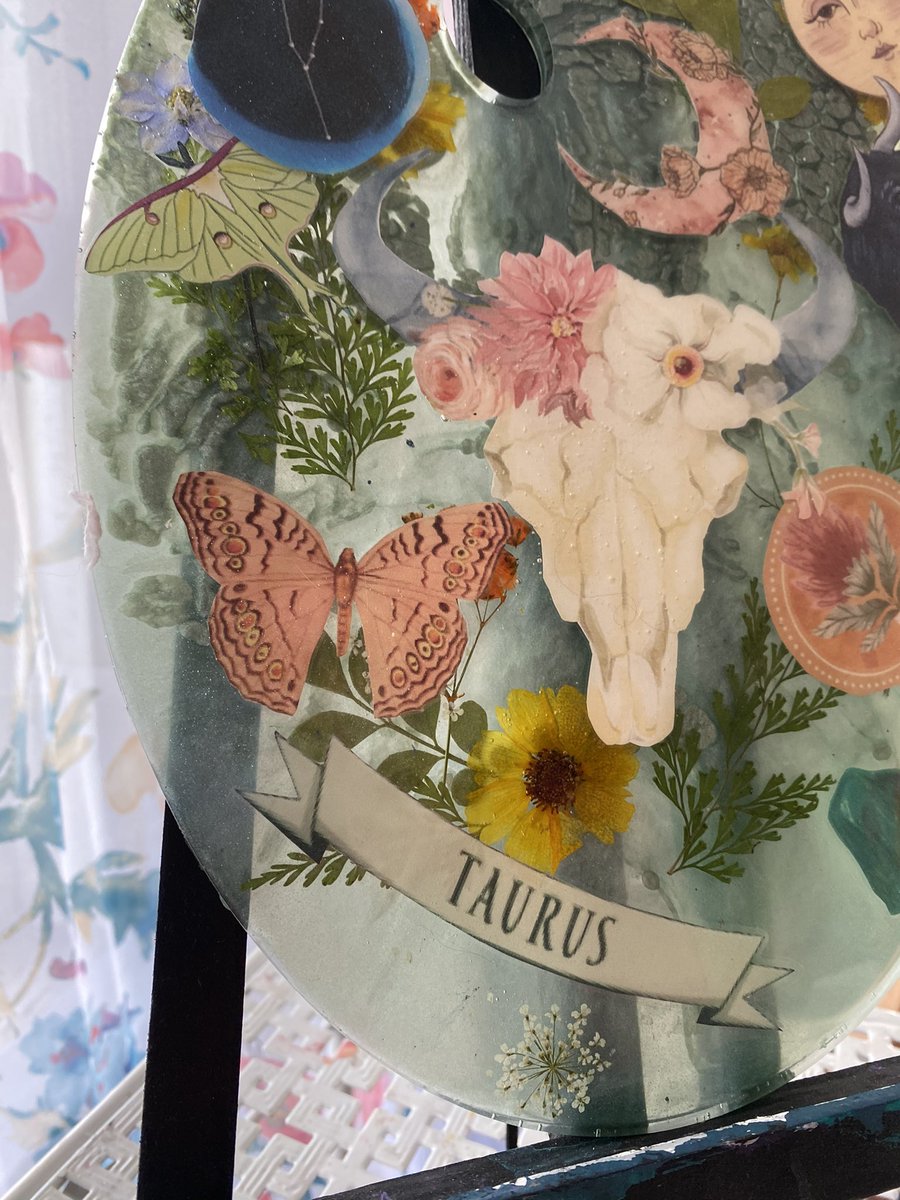 logananhorn's tweet image. TAURUS PALETTE ♉️ 💚

It’s an honor to create something based around my own sun sign, I hope I did the Mother Earth sign some justice! 🌞 

Thanks for looking! Link below to order one for you or a friend✨ 100% custom! 

customizedbylogan.squarespace.com/shop