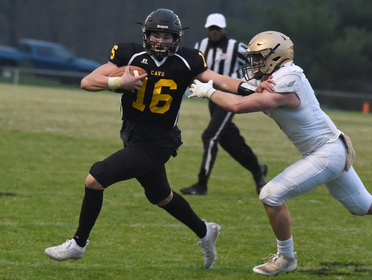 .<a href="/SCCavsFootball/">Cavaliers Football</a> quarterback Ryan Barnard (<a href="/RyanBarnard_/">Ryan Barnard</a>) led the way again and South Carroll put together its 4th win in 5 games by running away from <a href="/CenturyF00tball/">Century HS Football</a> at Parker Field. STORY/PHOTOS: bit.ly/3wCoOma #CVFootball