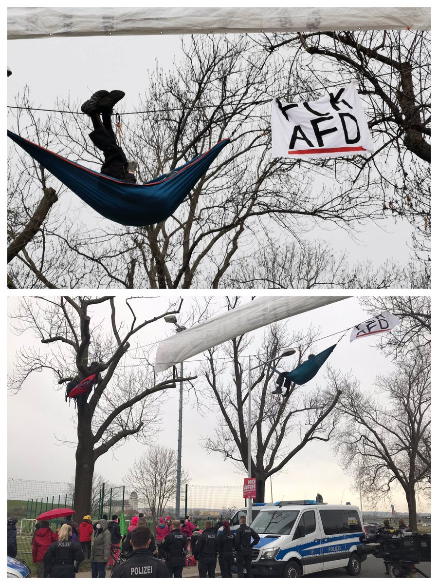 KeinBockAufNazi's tweet photo. ❌🙀 Ganz viel Liebe an die Antifas, die gerade mit der Kletteraktion den #afdbundesparteitag in #dresden blockieren! #dd1004 

(Fotos: @streetcoverage) https://t.co/1VBdWL5R6P