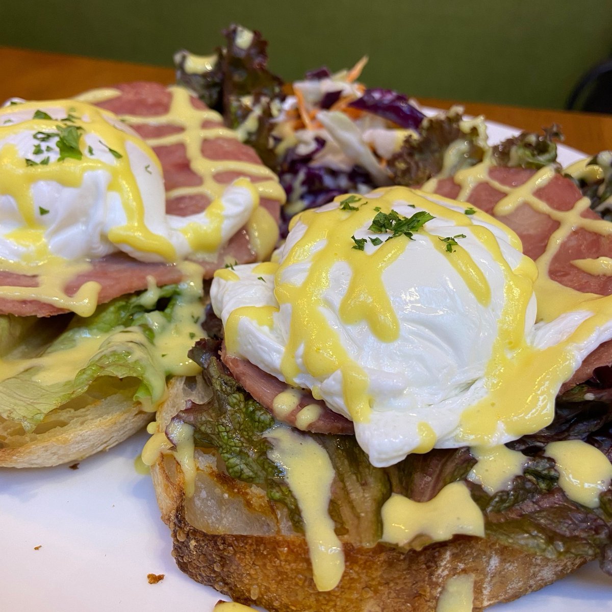 tedboybakery's tweet photo. For those who love runny, golden yolk, poached eggs are the best choice! ๐ฅ
#classiceggbenedict #poachedeggs #runnyyolk #goldenyolk #eggyolk #tedboy #tedboybakery #tedboyjayaone https://t.co/RH587aweAT