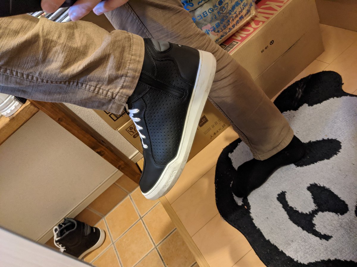 SingleOrigin0's tweet photo. 100％ゴーグルにダイゼーネシューズ初おろし
なかなかイイんじゃなかろうか
ヒモは変えたいな https://t.co/XP0CWloVGx
