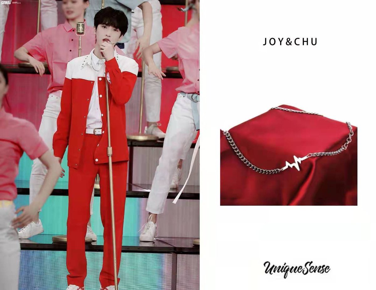 UniqueSense_yhx's tweet photo. 210310 《锦绣小康——“中国梦”系列歌曲音乐会》

Sneakers｜ @VANS_66 
Necklace｜ JOY&amp;CHU
Brooch｜ZEGL

#严浩翔 #时代少年团 #时代少年团严浩翔 #yanhaoxiang #嚴浩翔 #時代少年團 #時代少年團嚴浩翔 #teensintimes #uniquesense #tnt #tf家族 
#페션 #ootd  #신발 https://t.co/b76gn80gl7