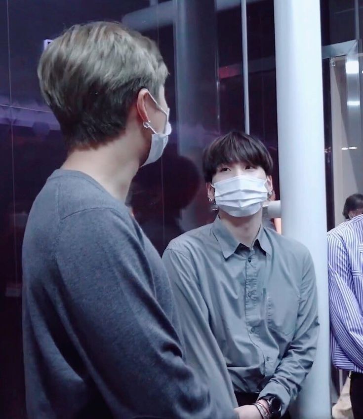 the way yoongi& #39;s eyes look up just to meet namjoon& #39;s own