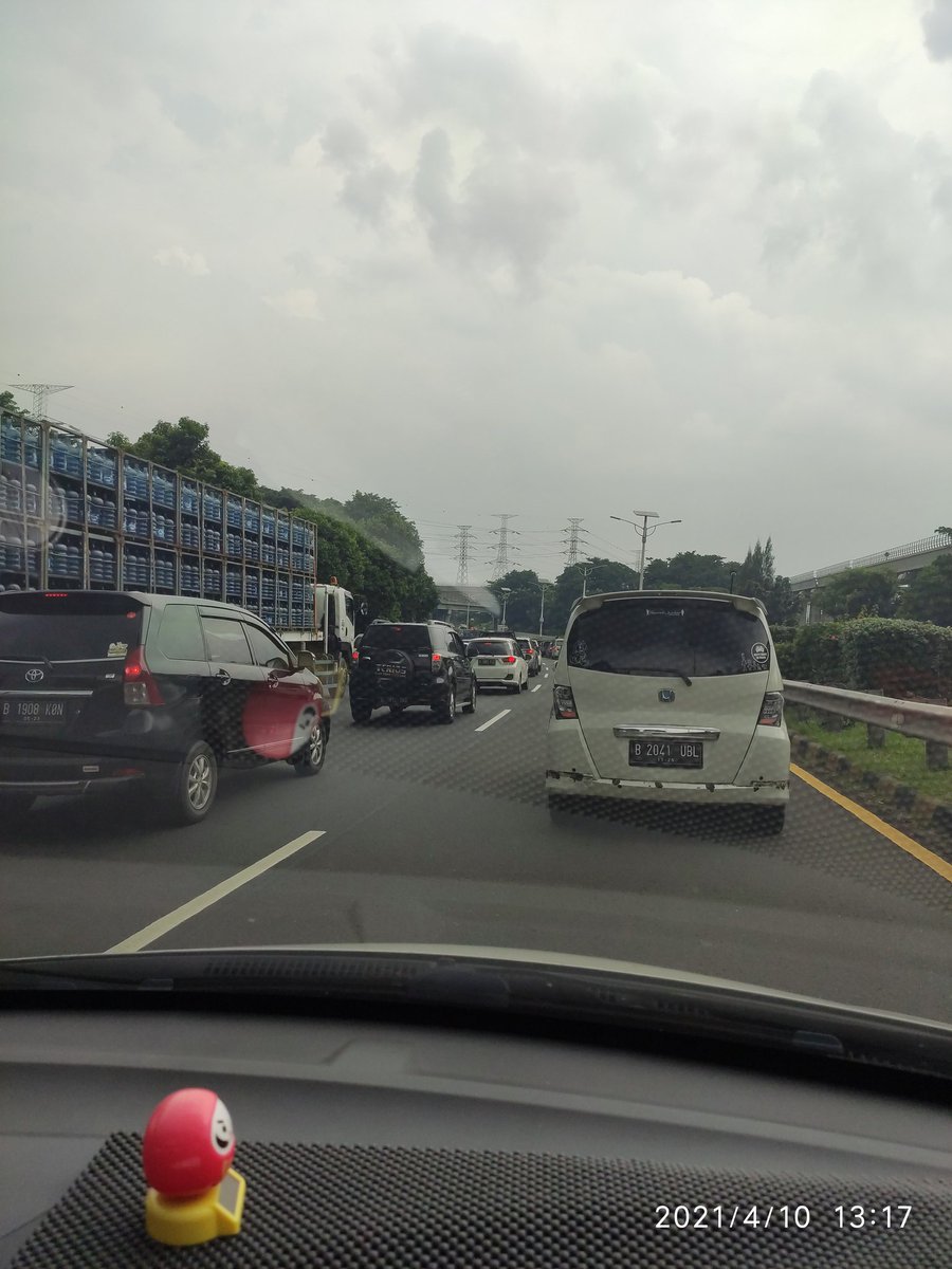 Padat merayap tol cawang arah bogor