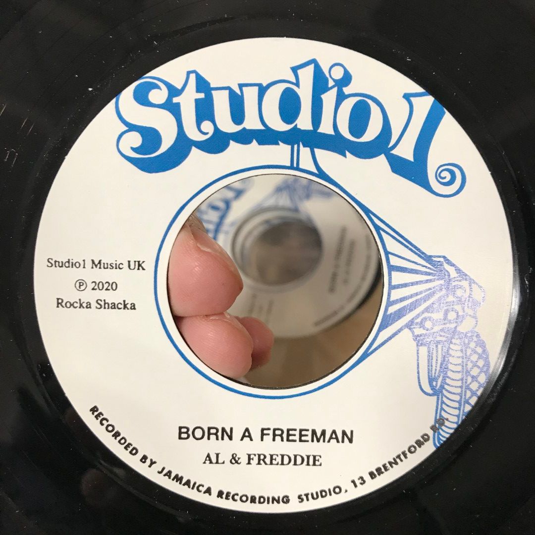 HMVrs_shibuya's tweet photo. 【Reggae New 7"】
AL & FREDDIE「BORN A FREEMAN」7INCH
AL CAMPBELLとFREDDIE MCGREGORと偉大なるメロウ・レゲエ・シンガーの二人によるEARLY 70'S ROOTS STUDIO ONE SHOT!
試聴▶ https://t.co/grQaKNiv0l
#STUDIOONE #REGGAE45 #RockAShacka https://t.co/GSA5Z4qyeq