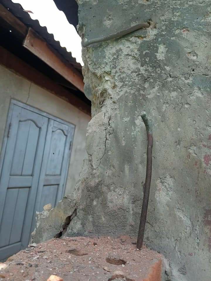 #Apr10Coup Bago

MORE EVIDENCE OF ARTILLERY use yesterday in Bago. 

 + Civilians ordered to remain inside between 10 and 3pm . 

#WhatsHappeningInMyanmar