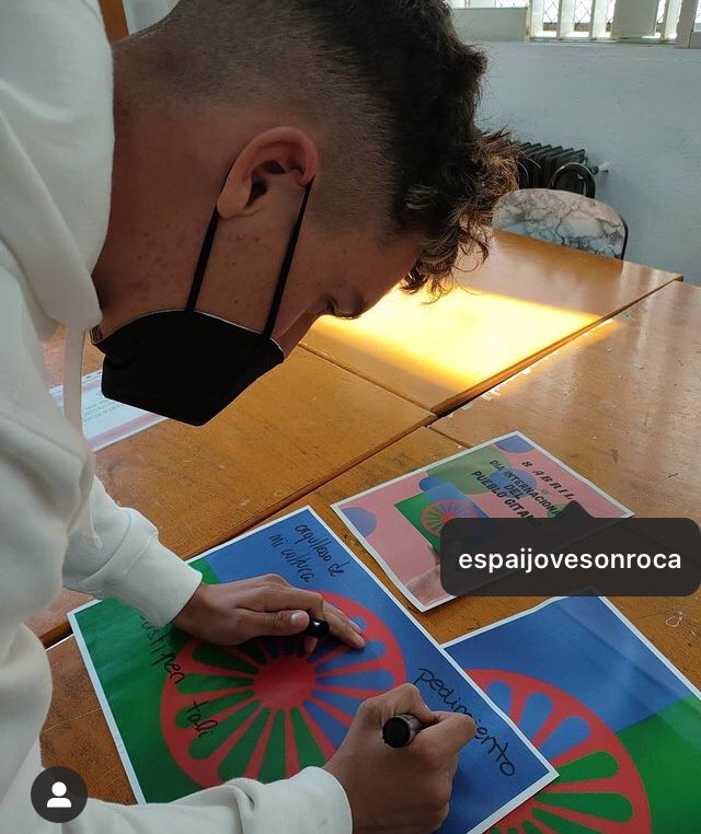 Día Internacional del Pueblo Gitano!! Los jóvenes de Son Roca reivindican el reconocimiento social de su Pueblo!!! 💜💜💜