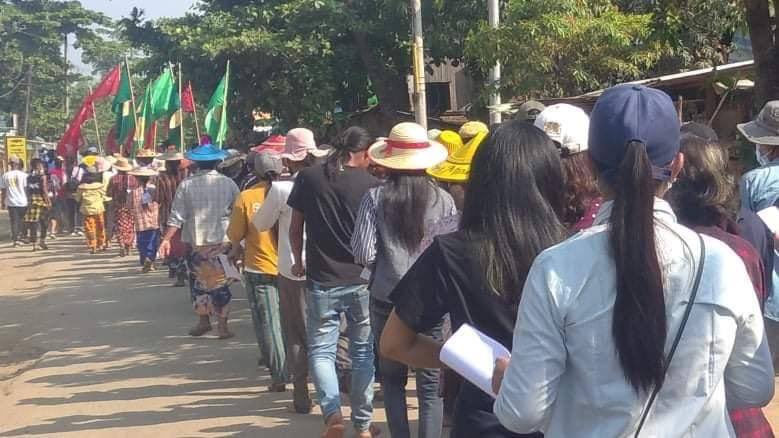 KLPW94's tweet photo. Phyu, Bago: Protest rally led by Teachers Union marched at Kanyutkwin calling out dictatorship to fail, inhuman torture and killing to stop, and national leaders to free. #WhatsHappeningInMyanmar #Apr10Coup https://t.co/dbVcuDjIxn