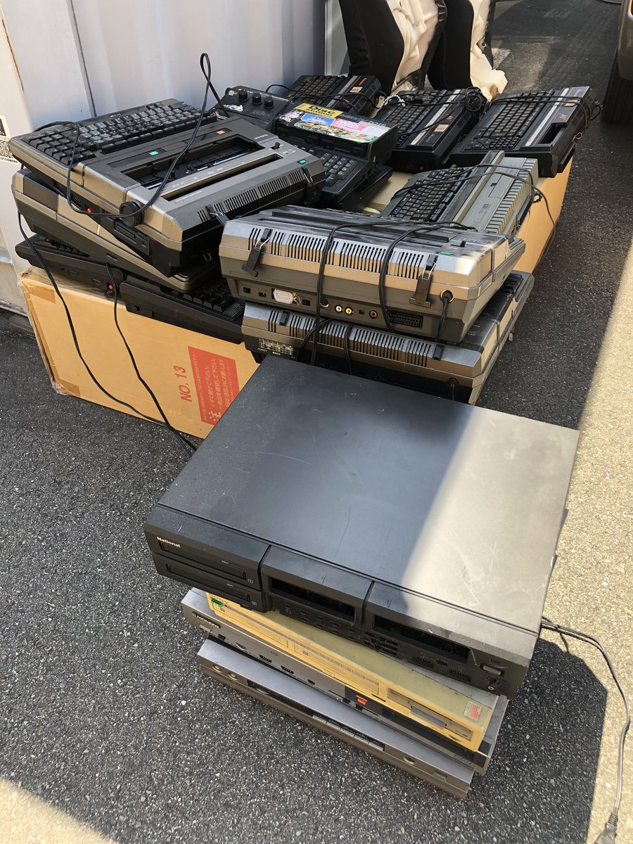 R U S S E Ll Tr E Nc H Wow 8 Bit Heaven