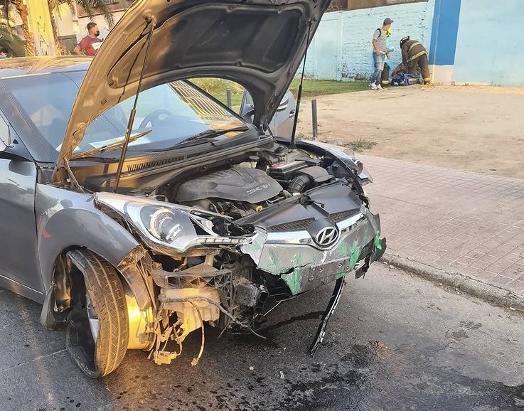 [ACCIDENTE VIAL] Este jueves 8/4, tarde, unidades de <a href="/Bomberos_MetSur/">Bomberos Metropolitano Sur</a> (B3 y R3 <a href="/BombaSanMiguel/">Bomba San Miguel</a> ) trabajaron en 10-4-1 en Avda. Isabel Riquelme y Gran Avenida, sector @Muni_San_Miguel .🚒🚒🚒