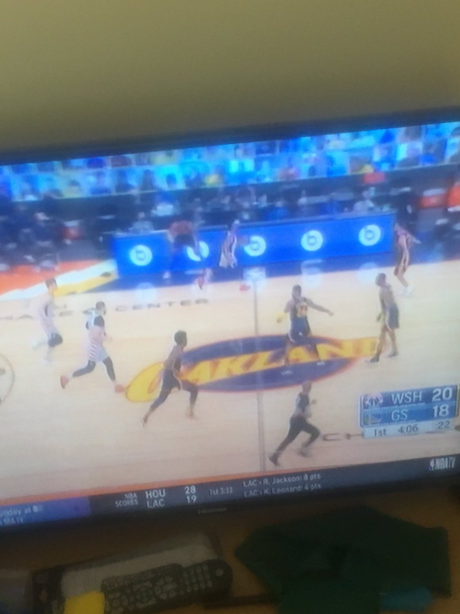 DameSports's tweet photo. Slapping Oakland on the floor after the ⁦@warriors⁩ ditched for San Francisco is fkg #disrespectful. https://t.co/MqAXNt6wc4