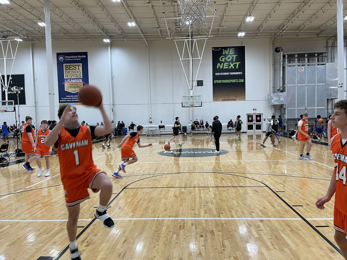 cavemanbb's tweet photo. Some photos of tonight’s opening round victory for Caveman Academy 17U. Great back and forth and Caveman holds on to win 58-57 to advance to the round of 32. Next game: 4:15pm Saturday vs Crown Basketball. @TheHoopGroup #HGJamFest https://t.co/oAD63ZI3qr