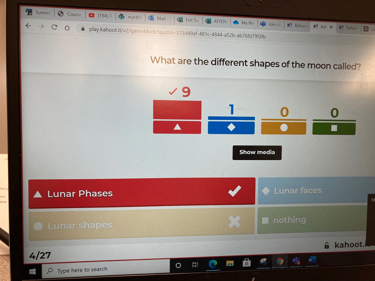 NaimMahrukh's tweet photo. Yesterday, Paige Eagles worked on their notebooks and then we reviewed the Earth &amp; Sun on Kahoot. #FunReview
@DonelleWilliams @HISD_ElemSci @CaseyWeather @RickettsDeirdre @alliantgroup @DorinaCG7 https://t.co/OABoTYlcTz