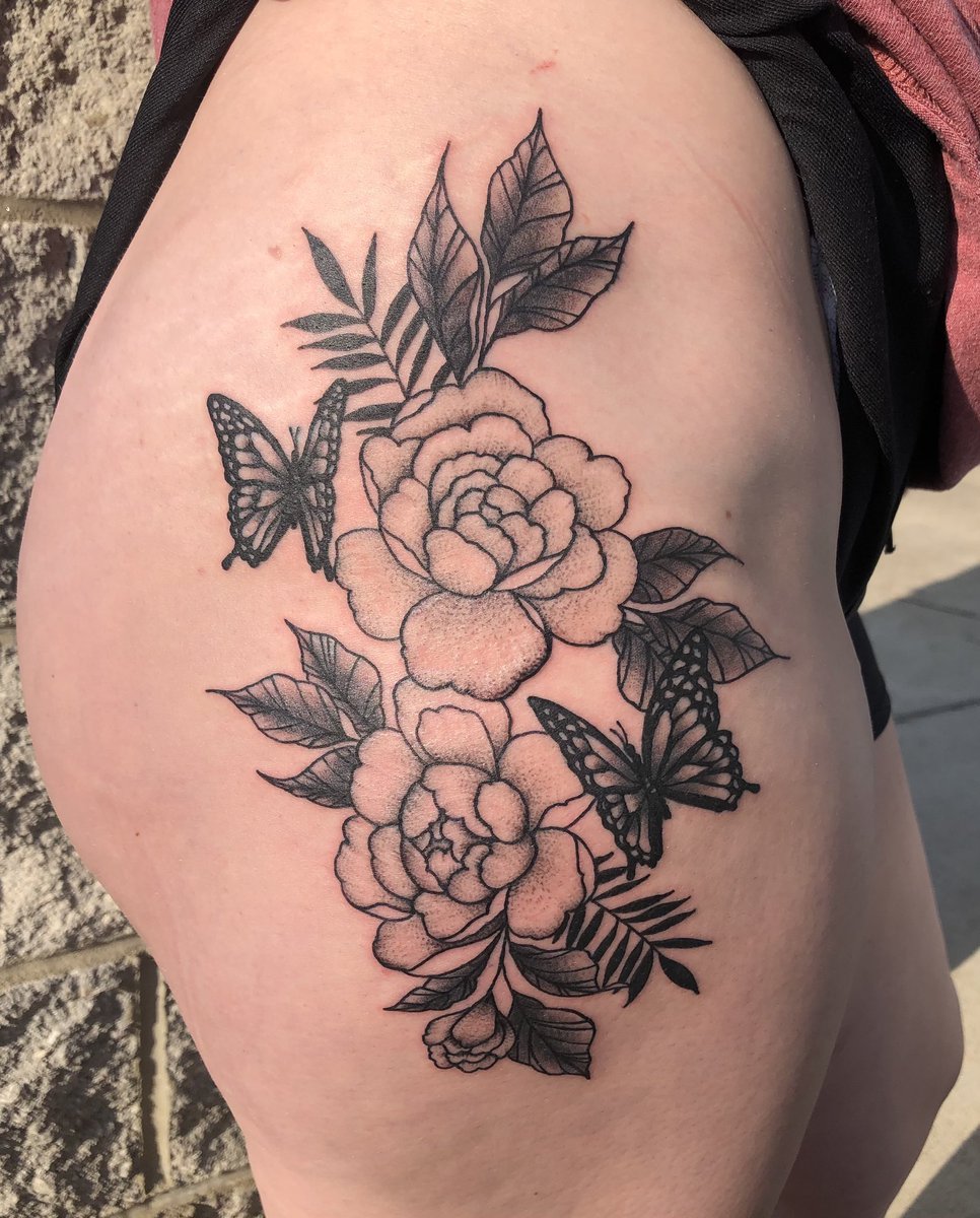 _sadiiee's tweet photo. i’ve been tattooing for two months now and I fucking did THAT 🥺✨ https://t.co/LouCMN8JGz