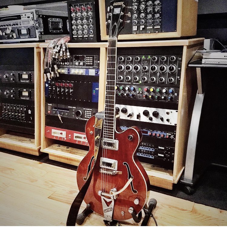 moonheadmix's tweet image. The main guitar I used on the debut @tropeband album ‘Eleutheromania’ 1967 @officialgretsch Tennesean. Same guitar #georgeharrison used on paperback writer. @mesaengineering #dualrectifier #gretsch #studio @wizardamps