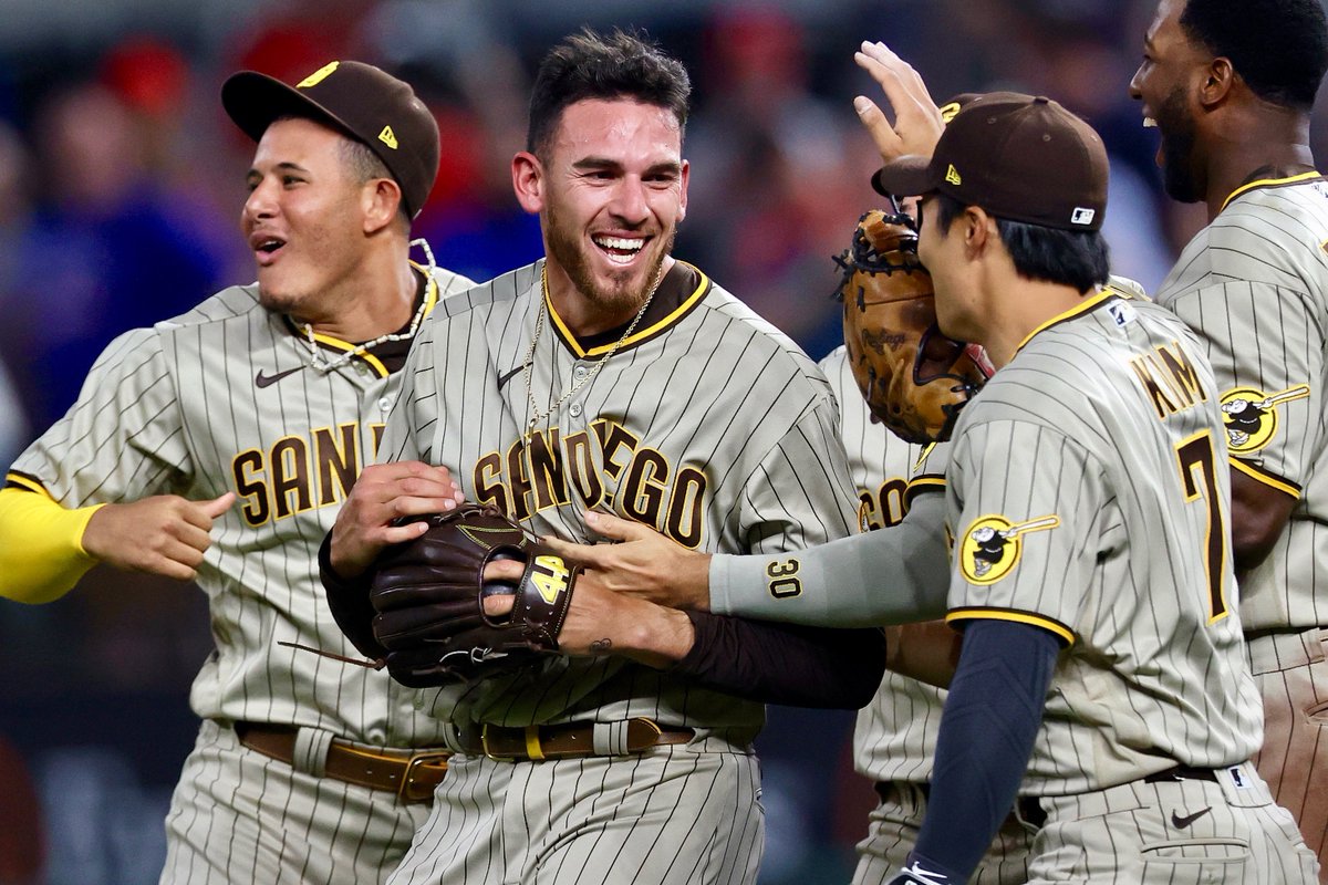 BRWalkoff's tweet photo. 9 IP
10 K
112 Pitches
0 ER
0 H

HISTORY. https://t.co/tRUzb9Des9
