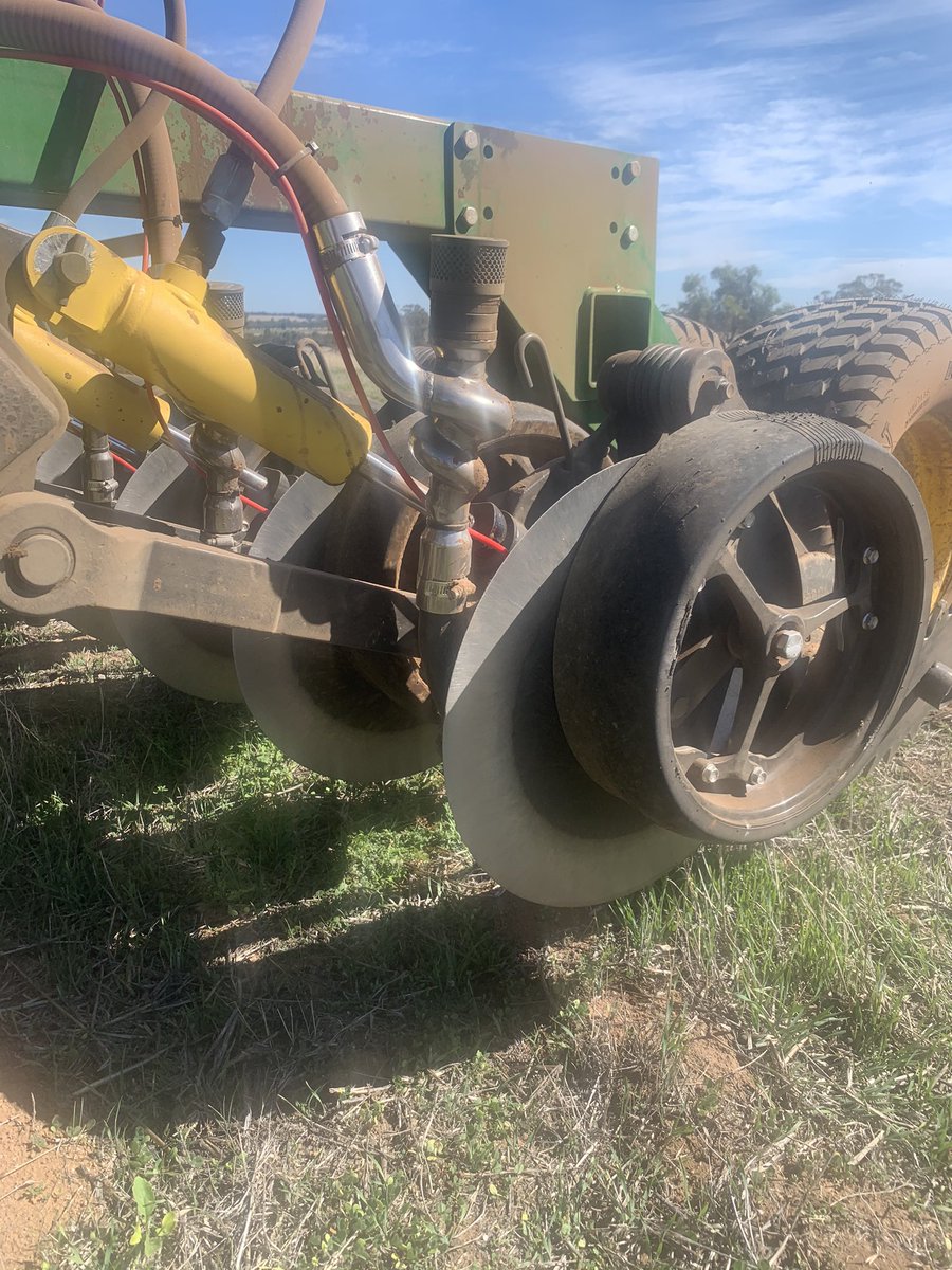Anewmanstrack's tweet photo. If nothing else; 

the change to a zero till system this year makes for a pleasant dry  seeding experience

#blueskies #proseriesopener #zerotill https://t.co/sls9Fhi5Yr