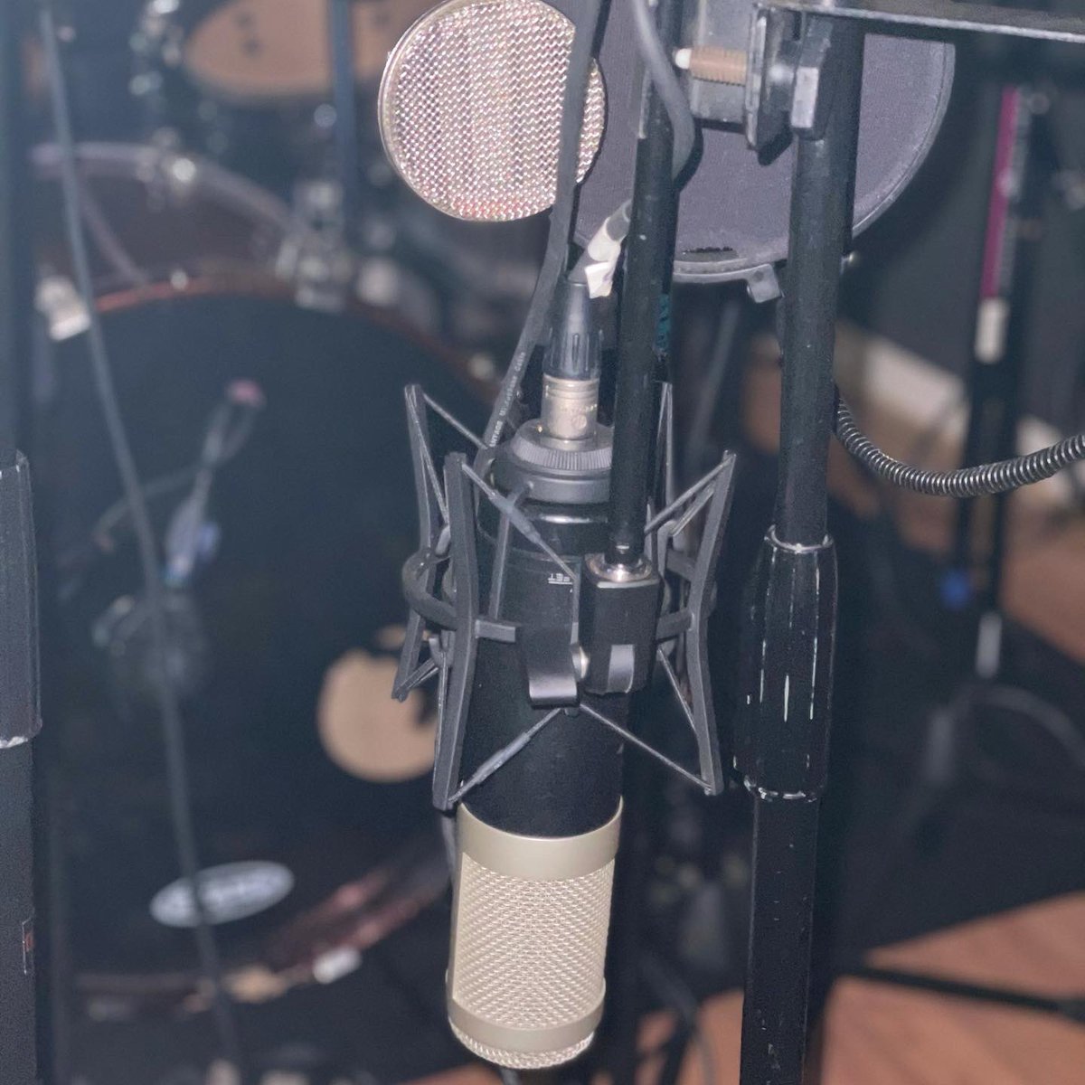 maliac69's tweet photo. @ScientistSound Just another night at the studio https://t.co/lMWFDWgcp3