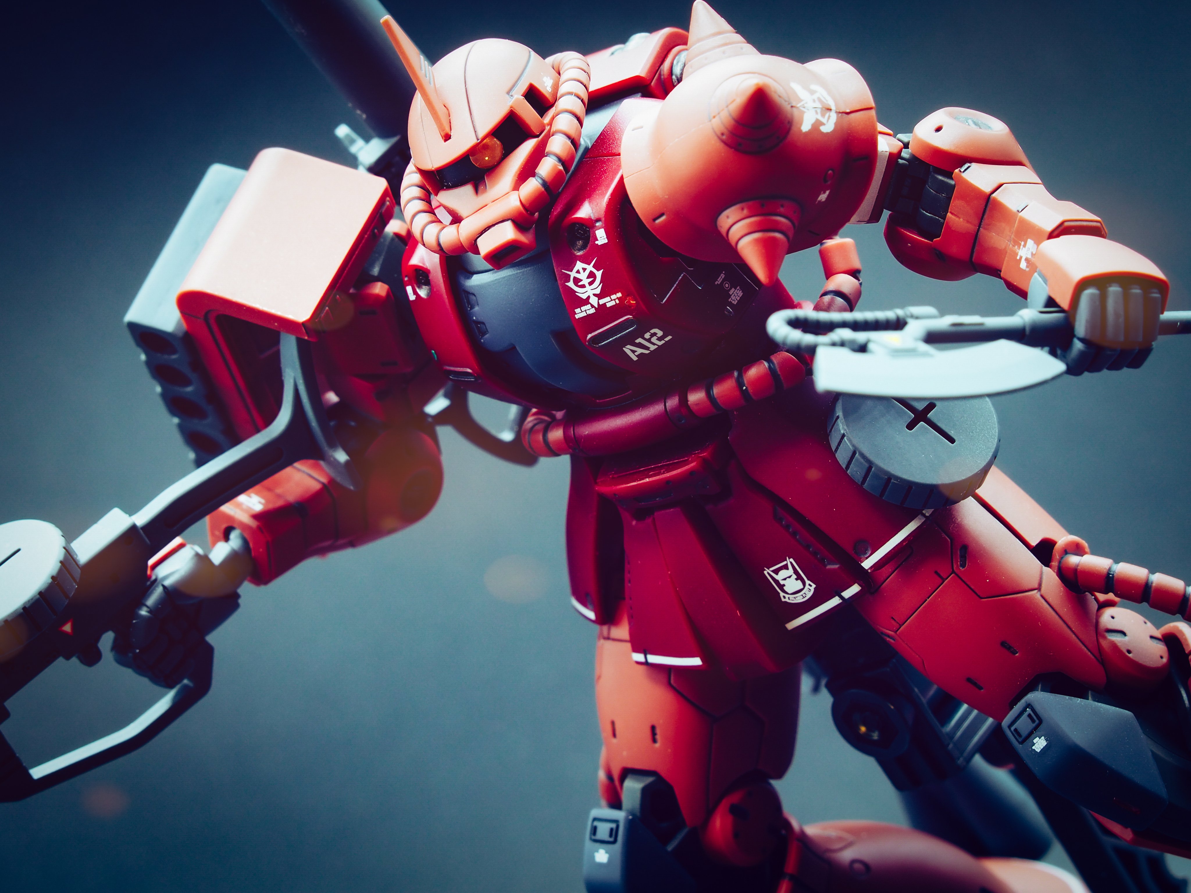 式 見せてもらおうか 連邦軍のmsの性能とやらを Hg シャア専用ザク オリジン版 完成 今回は水転写デカール 艶消しでお手軽仕上げ 実験的に合わせ目消しをしてみたが失敗 要練習だ 初めて導入したhアイズが中々良き いつか モノアイ光らせて