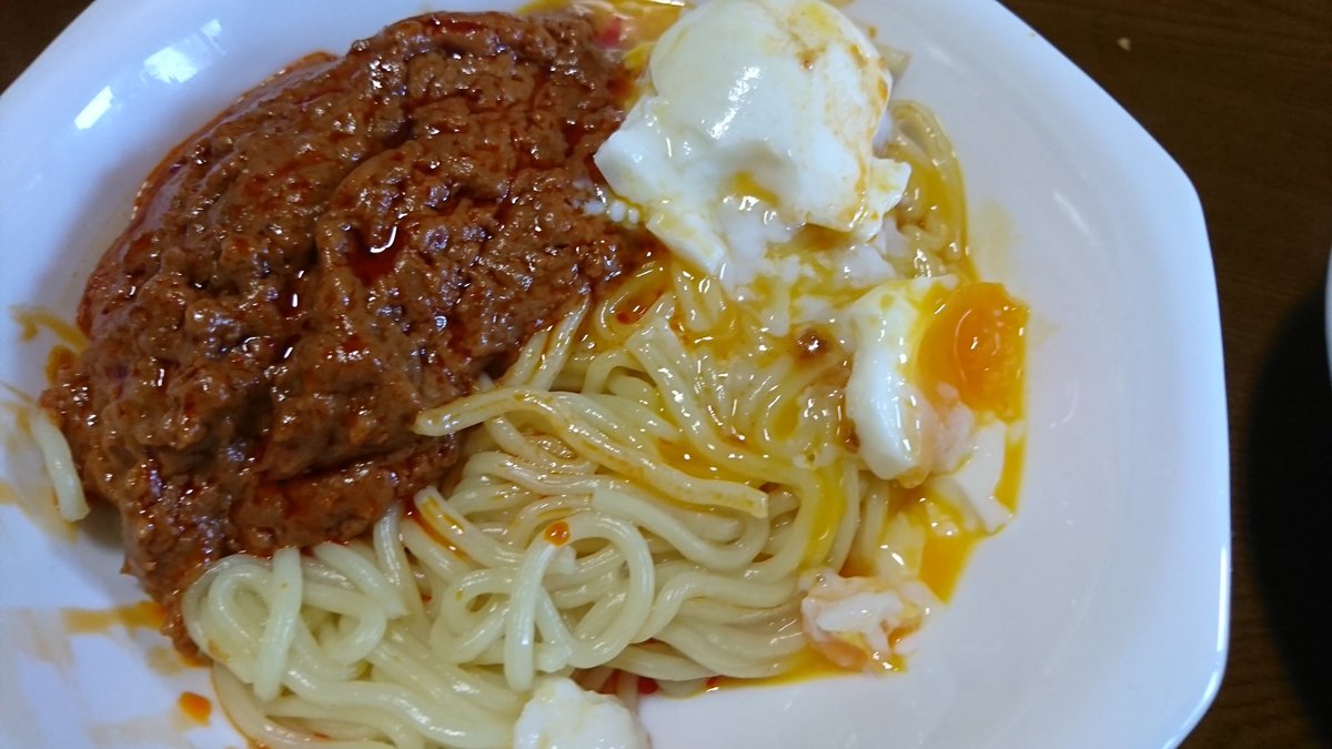 Sanachin_'s tweet photo. 兵庫県香美町の おいやがっせぇうめぇ店から「汁なし担々麺のたれ」が届いたので、早速汁なし担々麺とよだれ鶏でいただくのです。辛さが効いてて美味しいのです。
Ｖ店員のおいやさんのデカイラストも良いですね。
#がっせぇうめぇ店 #香美町 #おいやさん #おいやめし #汁なし担々麺 https://t.co/K4gDetZqqP