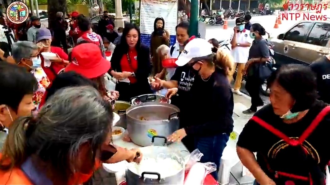 ภาคประชาชน ร่วมทำบุญอุทิศส่วนกุศลให้วีรชน #คนเสื้อแดง ในโอกาสครบรอบการสลายการชุมนุม 11 ปี 10 เมษา

บรรยากาศมีญาติวีรชน นำรูปผู้เสียชีวิตมาประกอบพิธี และ มวลชนคนเสื้อแดงประมาณ 60 คนเข้าร่วม ในการนี้ อ.อรุณี กาสยานนท์ โฆษกพรรคเพื่อไทยเข้าร่วมพิธีด้วย
#นปช #11ปี10เมษา
#ม็อบ10เมษา