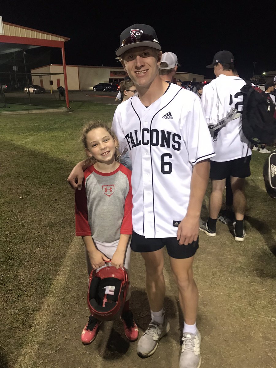 Big win over Splendora tonight!#RiseUp ⚾️❤️ <a href="/LincolnOneal3/">Lincoln Oneal</a> <a href="/mason_strolberg/">Mason</a> <a href="/twizzle_34/">Tyler Wilkins</a> <a href="/FalconsHuffman/">Huffman Baseball</a>