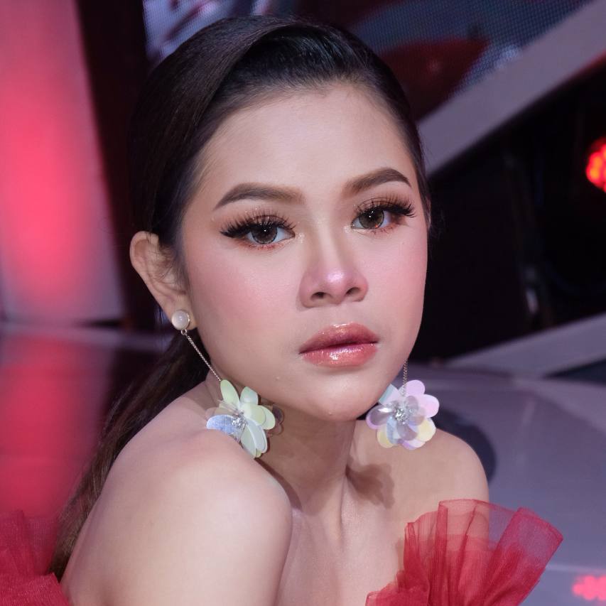 Udah lama si gak ganti .😀 
Sekarang ganti Ama yg baru deh 😅