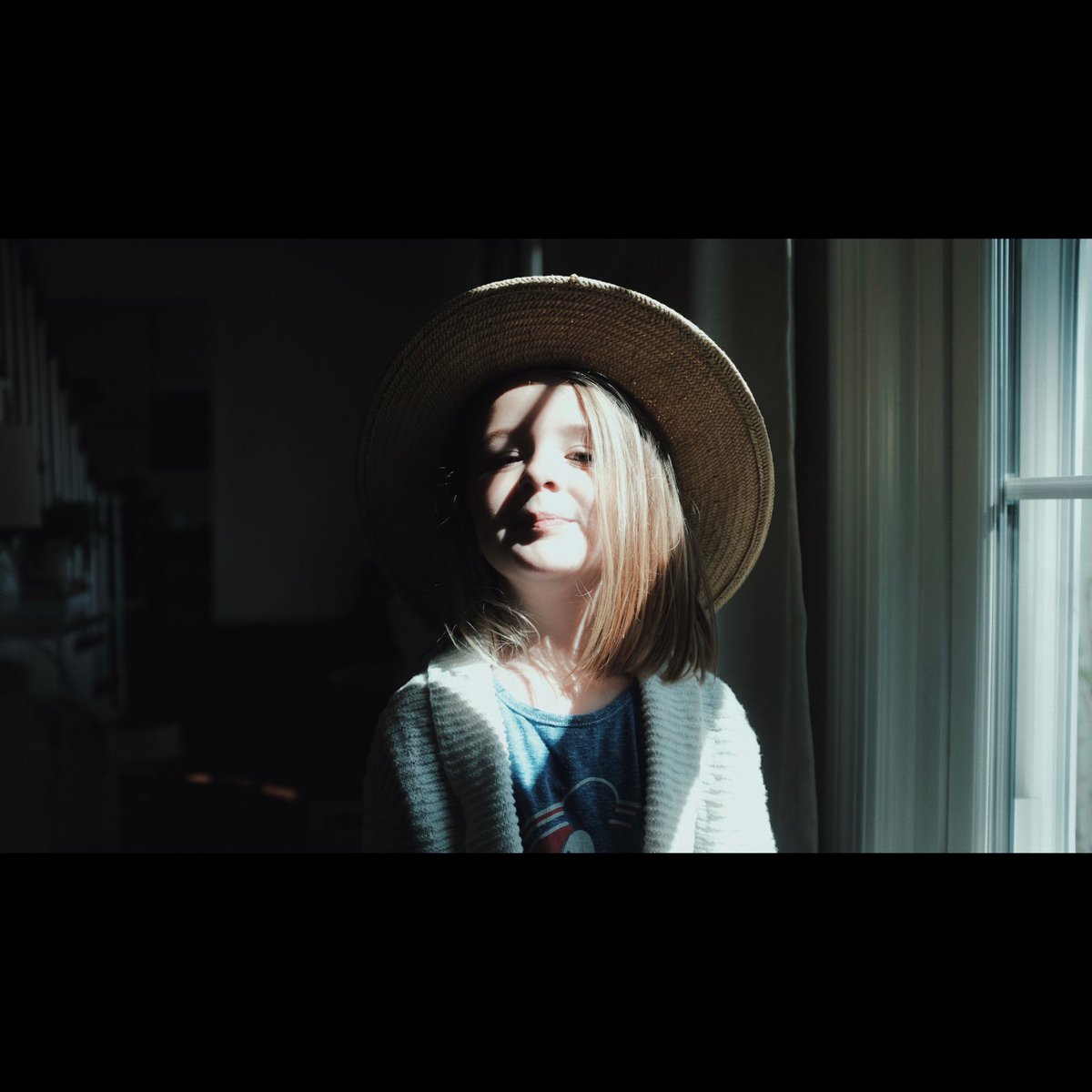 WFH today and Annie comes walking up with this hat, cardigan, and purse, and said she was looking for a place to stay. So I had to take pics of our house guest. instagram.com/p/CNeB3hph_oD/…
