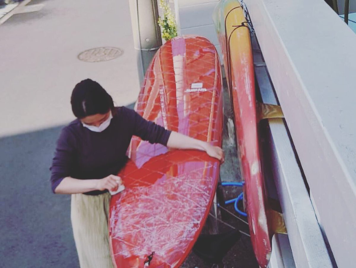 surfari_happy's tweet photo. コネクトジャーニーでオーダーしたボード、デビューしました🙌❤️
ピカピカのニューボードにWax塗って、フィンセッティングして、ワクワクしますよね🥰
初おろし、一緒に海に行きましたが、このボードのテイクオフの走りだし
めちゃくちゃスムース😍美しい😍
初回からたくさん乗れてよかったですねー！ https://t.co/VX5rGYWUFW