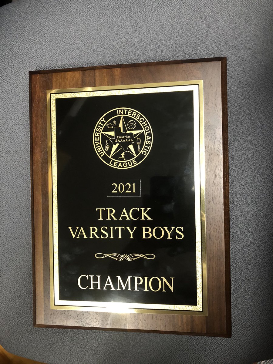 CainXC_BoysTF's tweet photo. That’s a wrap. 15-6A DISTRICT CHAMPIONS🏆🥇Great job gentlemen. This was all about the TEAM efforts in EVERY event. Area next Thursday. @CAIN_ATHLETICS @KleinCain @KLEINCAINFB https://t.co/yZSV9HPiol