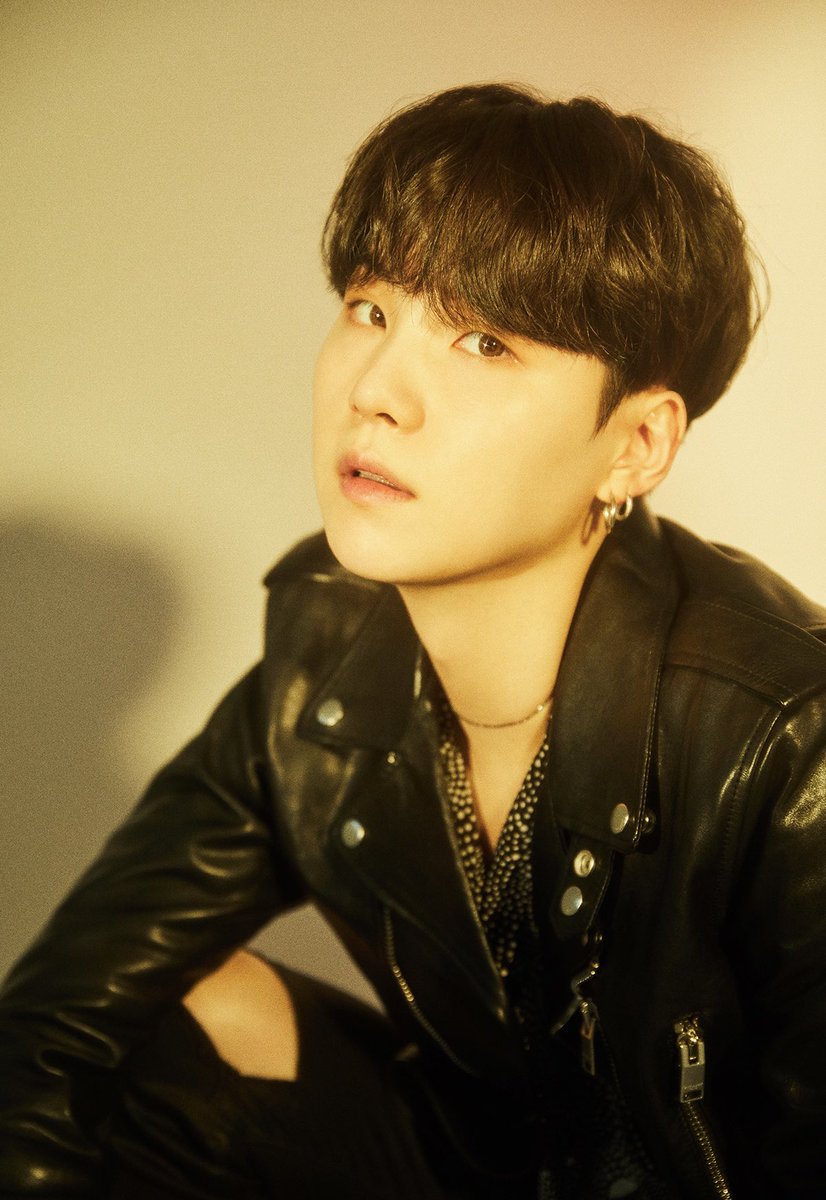 yoongi in a leather jacket pls