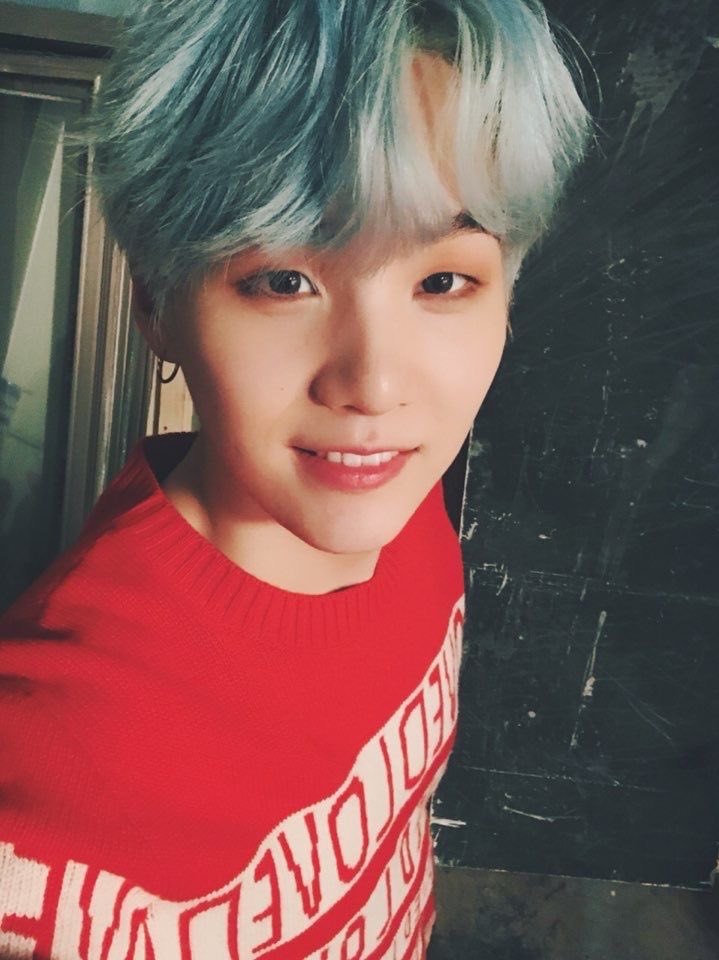 this blue haired yoongi