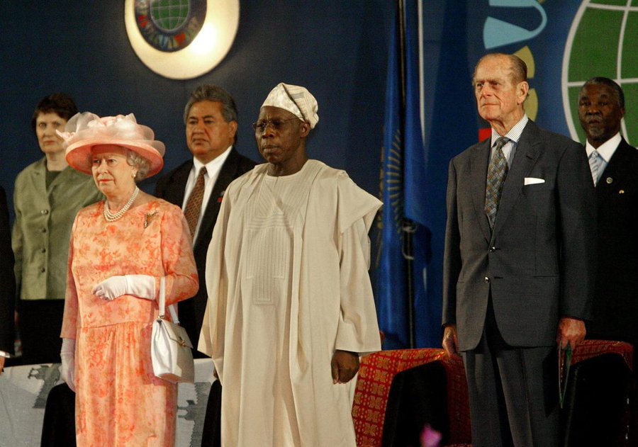 He told the President of Nigeria, while he was dressed in traditional robes, on a visit in 2003: "You look like you're ready for bed."