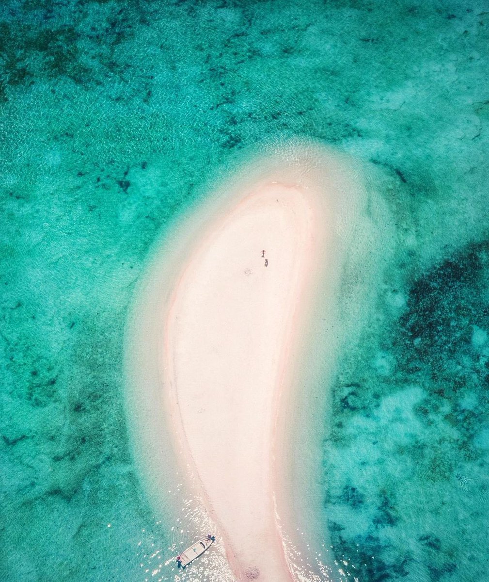 Nothing spells paradise more than this! You’re looking at Taka Makassar, Labuan Bajo, East Nusa Tenggara! It truly is a slice of heaven! What other destinations in Indonesia do you think is as heavenly? Share below!

📸IG : deomanish

#WonderfulIndonesia #FromIndonesiawithLove