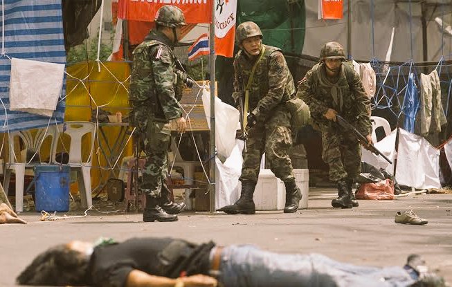 CommunistKo's tweet photo. 11ปีแล้วกับวันเริ่มต้นของเสียงปืนที่ต่อมาเป็นการเข้าสลายการชุมนุมของคนเสื้อแดงที่ใช้กำลังทหารและอาวุธอย่างเต็มที่ต่อประชาชนของอำนาจรัฐ ไม่ว่าจะเป็นตุลา16,19 พฤษภา35 ไม่มีสักครั้งเลยที่จะมีคนที่ต้องรับผิดชอบกับความสูญเสียจากการเรียกร้องประชาธิปไตยของปชช. มันไม่ยุติธรรม
#ม็อบ10เมษา https://t.co/DVqb1ewX15