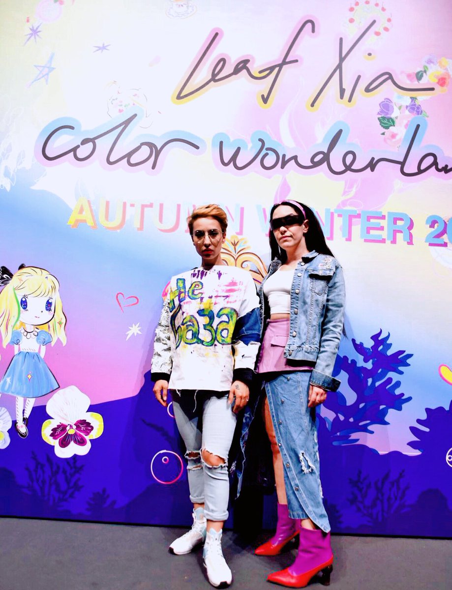 ambraschilliro's tweet photo. #leafxia colorwonderland #shanghaifashionweek
La stanchezza comincia a farsi sentire. Questi è comunque la collezione che preferisco fino ad oggi. Vado ogni stagione a vedere Leaf Xia perché ha sempre degli #outfit originali, colorati e gioiosi https://t.co/lsinA3wkNp